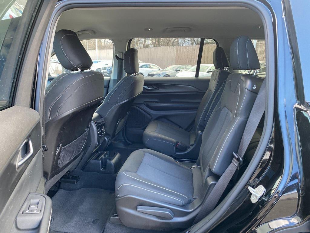 2023 Jeep Grand Cherokee L Laredo 4x2