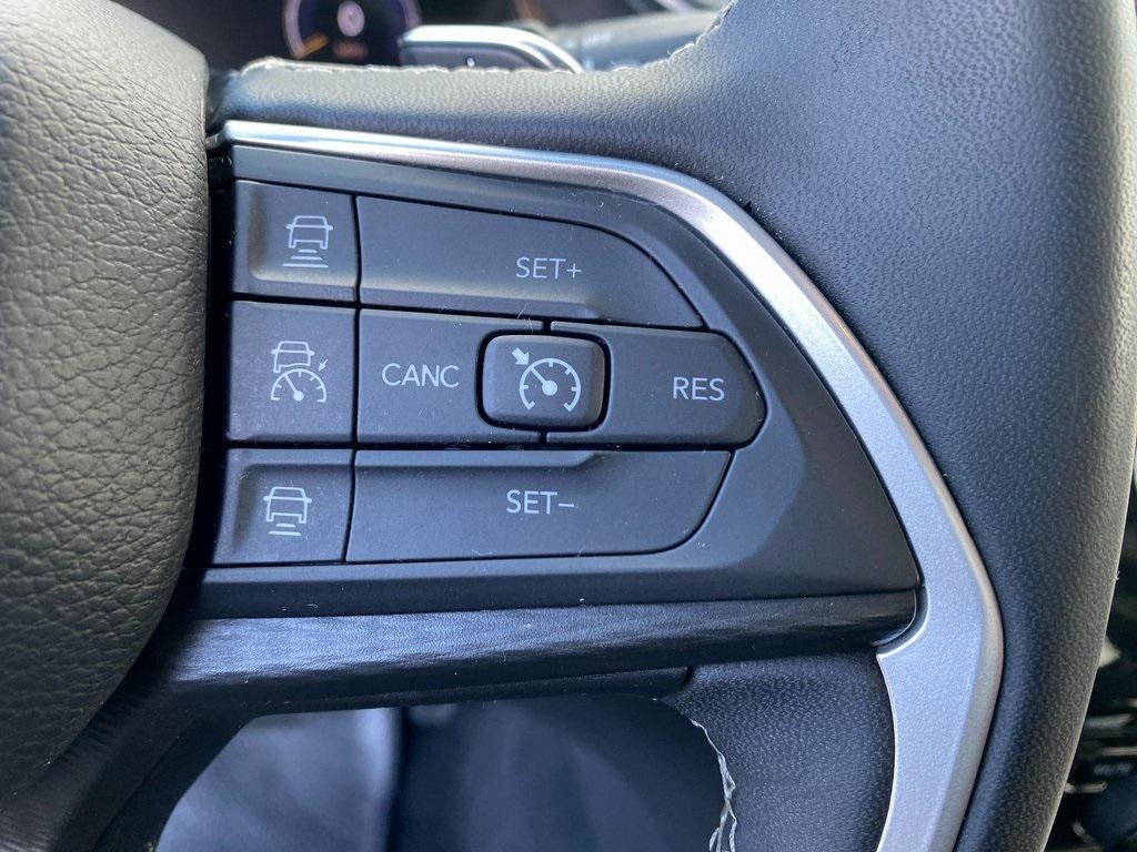 2023 Jeep Grand Cherokee L Laredo 4x2