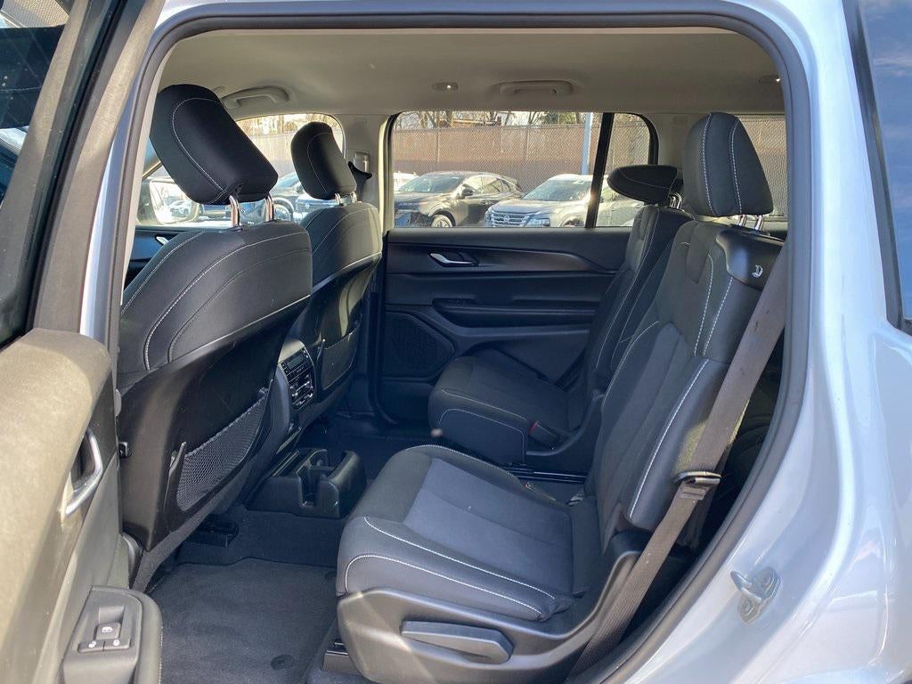 2023 Jeep Grand Cherokee L Laredo 4x2