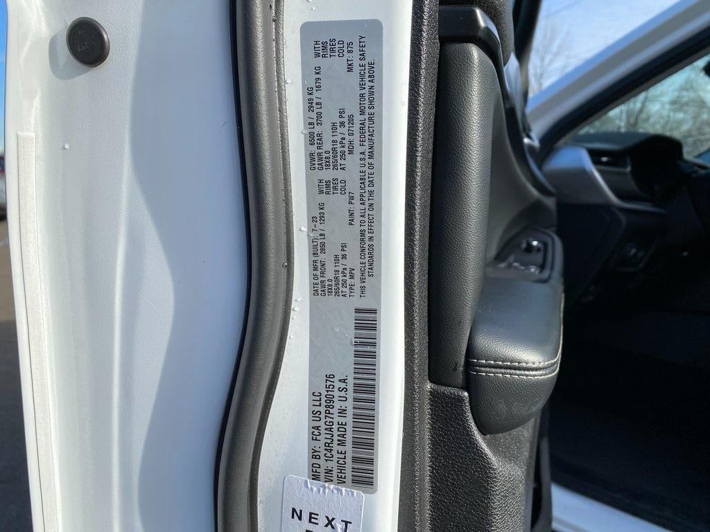 2023 Jeep Grand Cherokee L Laredo 4x2