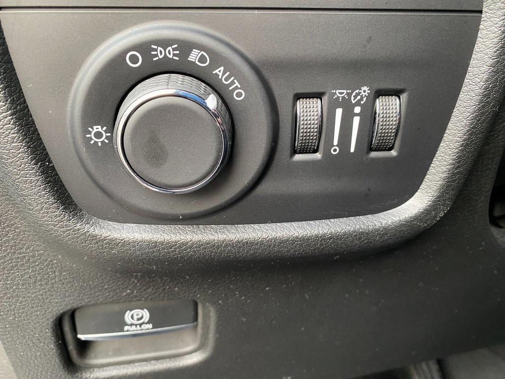 2023 Jeep Grand Cherokee L Laredo 4x2