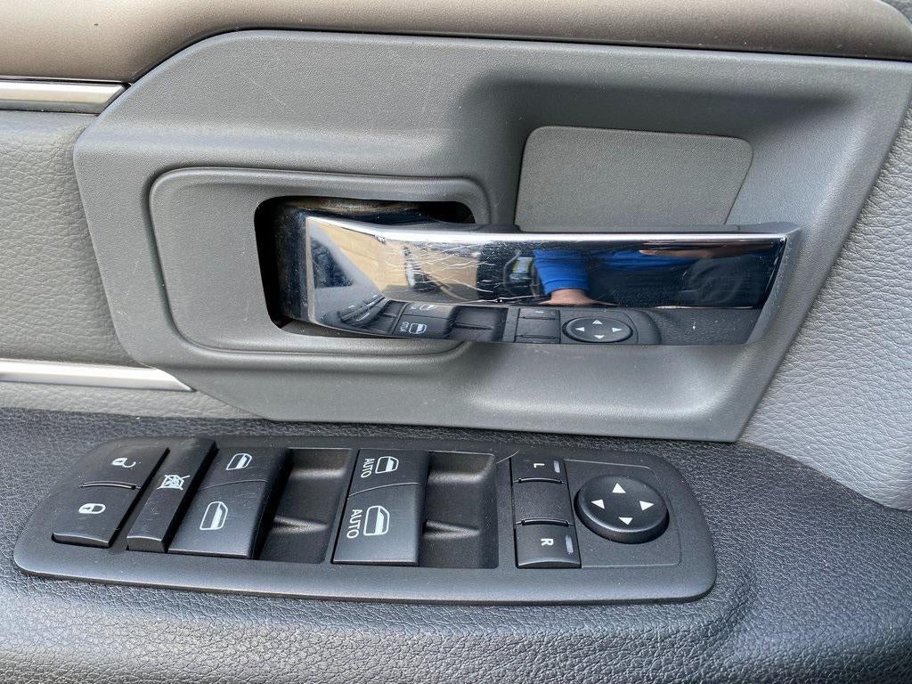 2024 RAM 1500 Classic SLT Quad Cab 4x2 64' Box