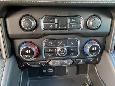 2024 Chevrolet Suburban 4WD LT