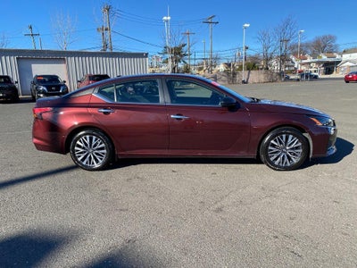 2024 Nissan Altima SV FWD