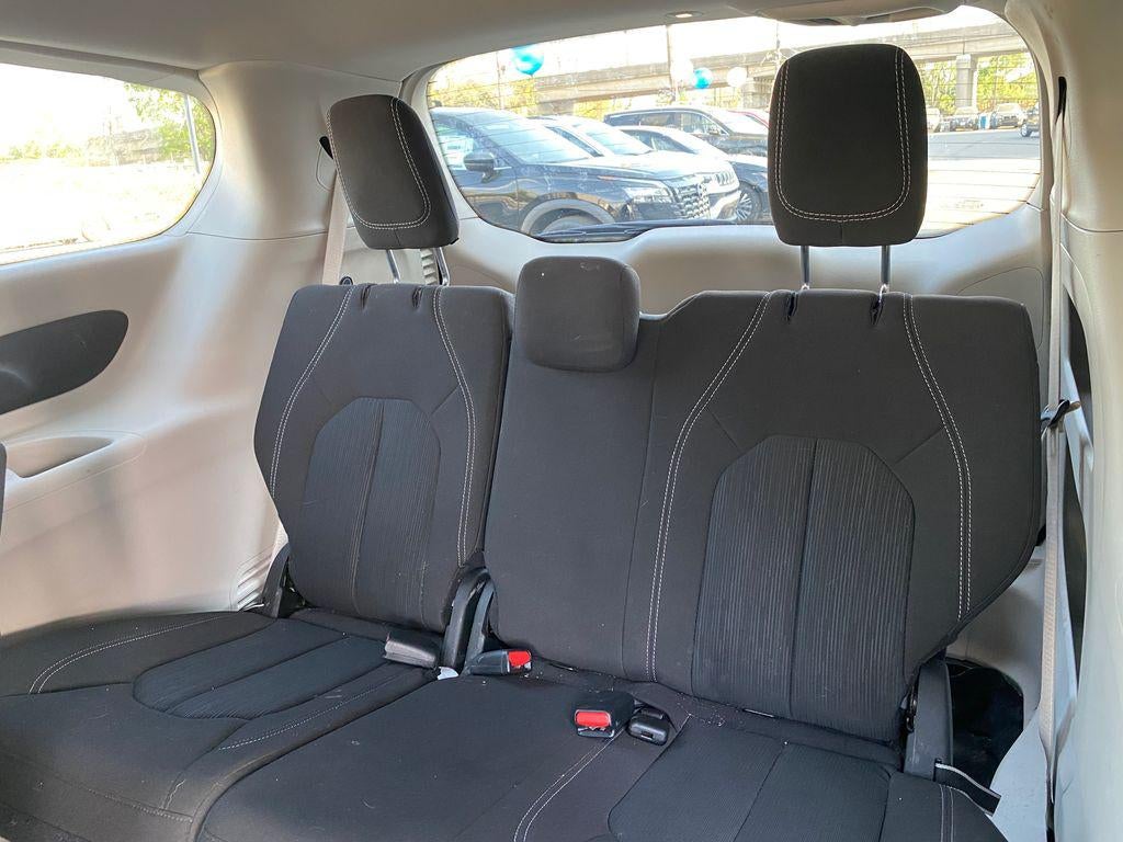 2024 Chrysler Voyager LX