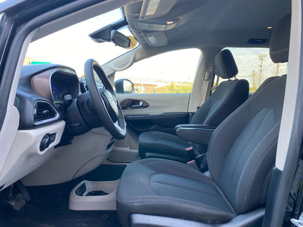 2024 Chrysler Voyager LX