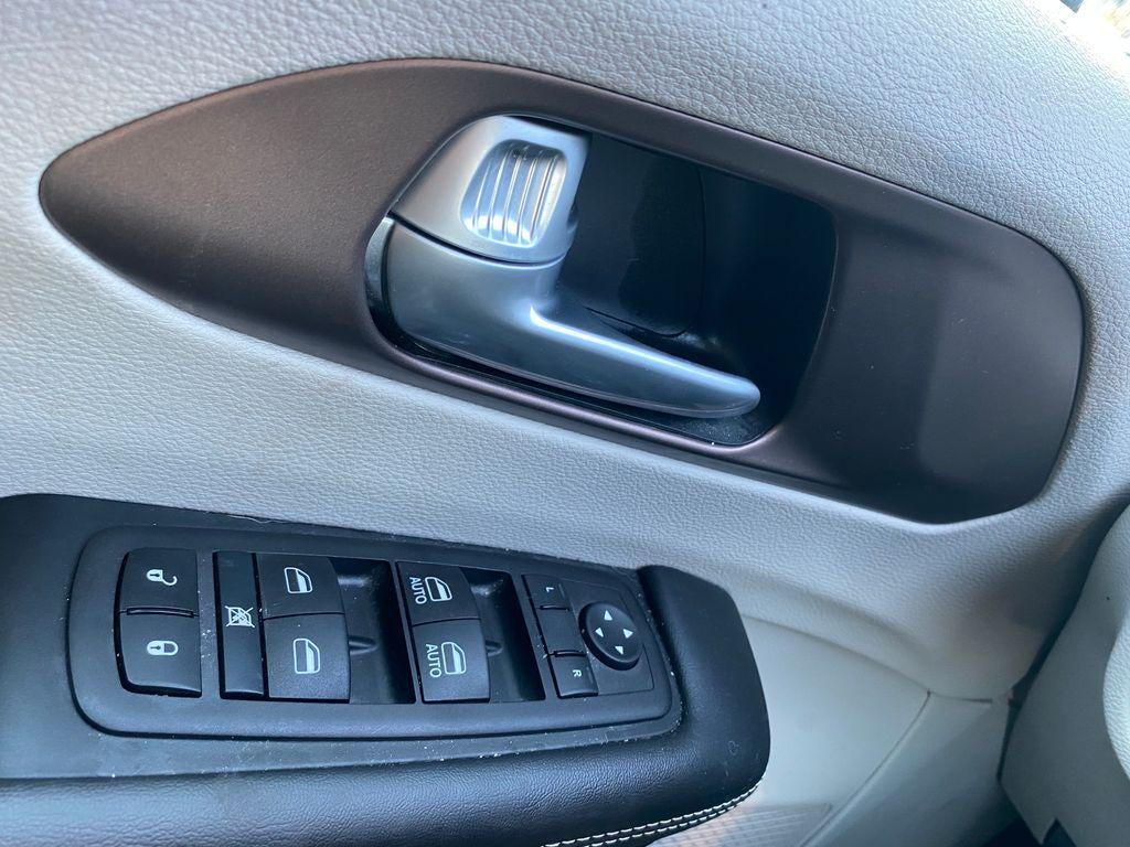 2024 Chrysler Voyager LX