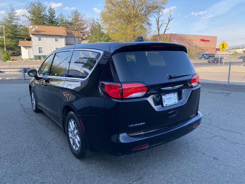 2024 Chrysler Voyager LX