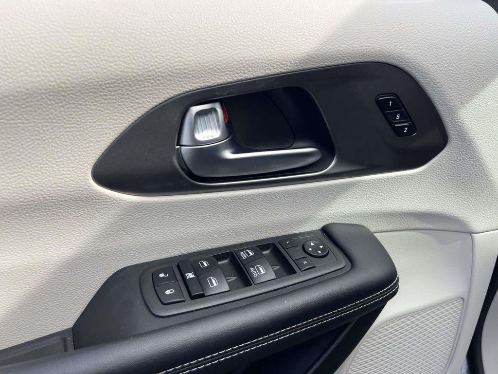 2023 Chrysler Pacifica Touring L AWD