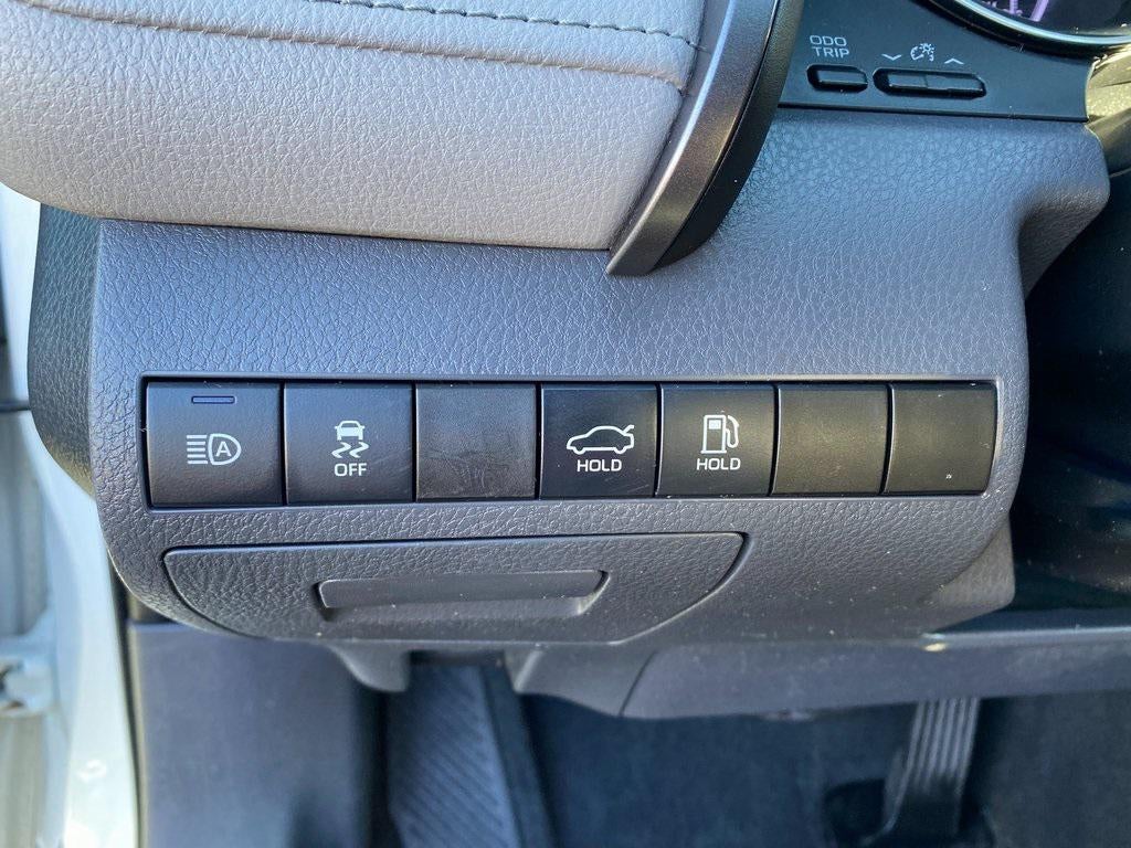 2020 Toyota Camry LE Hybrid