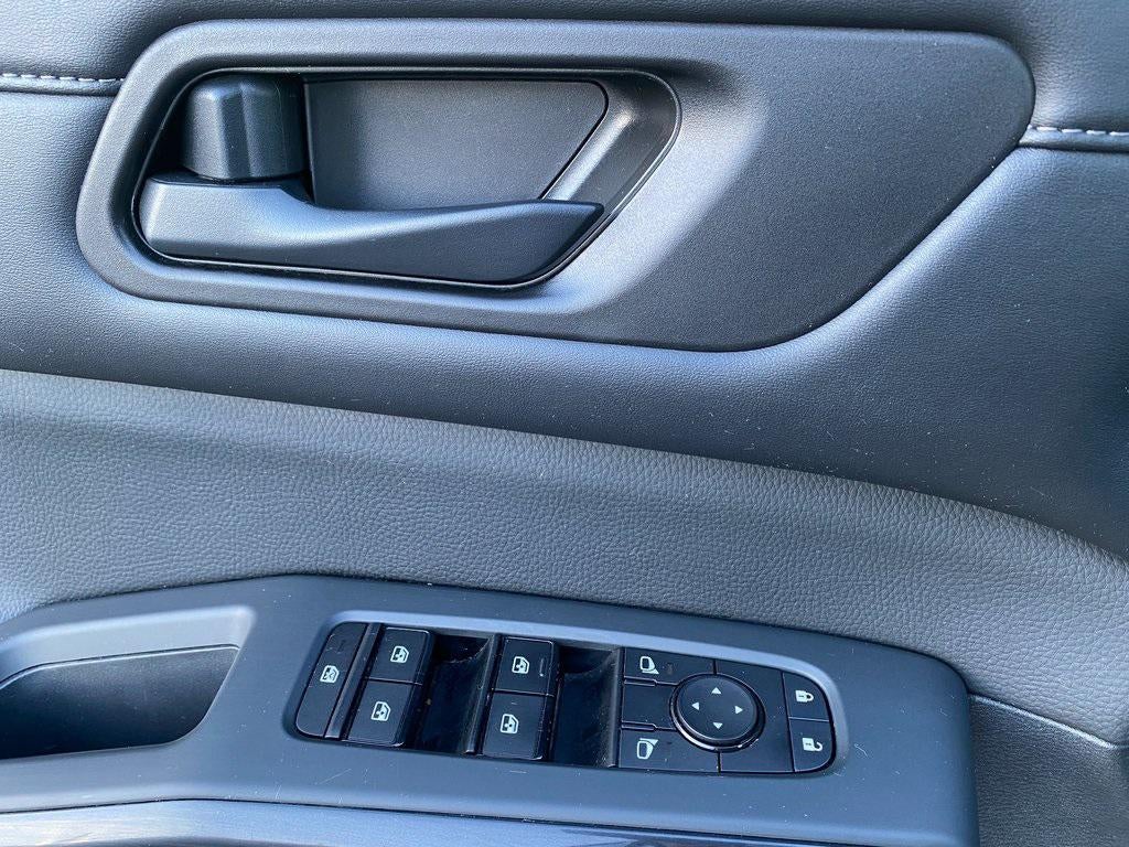 2023 Nissan Pathfinder SV FWD