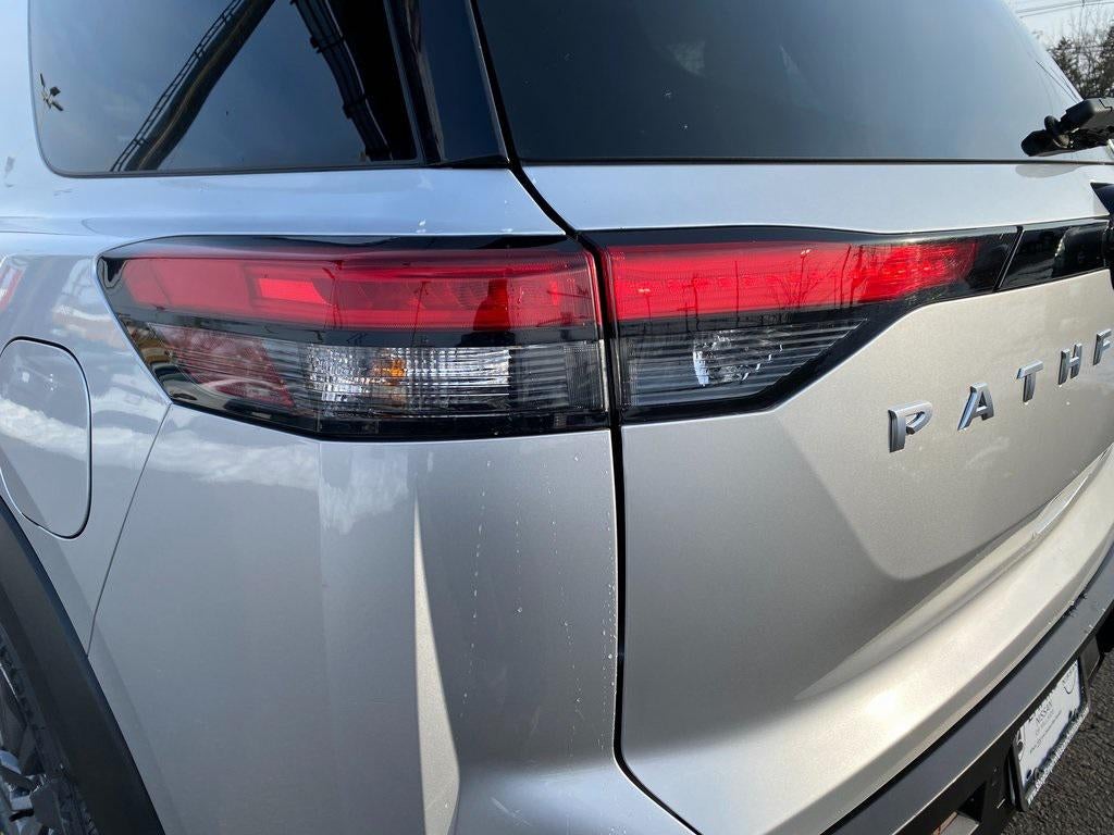 2024 Nissan Pathfinder SV FWD