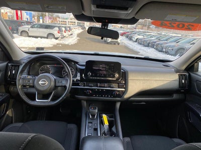 2024 Nissan Pathfinder SV FWD