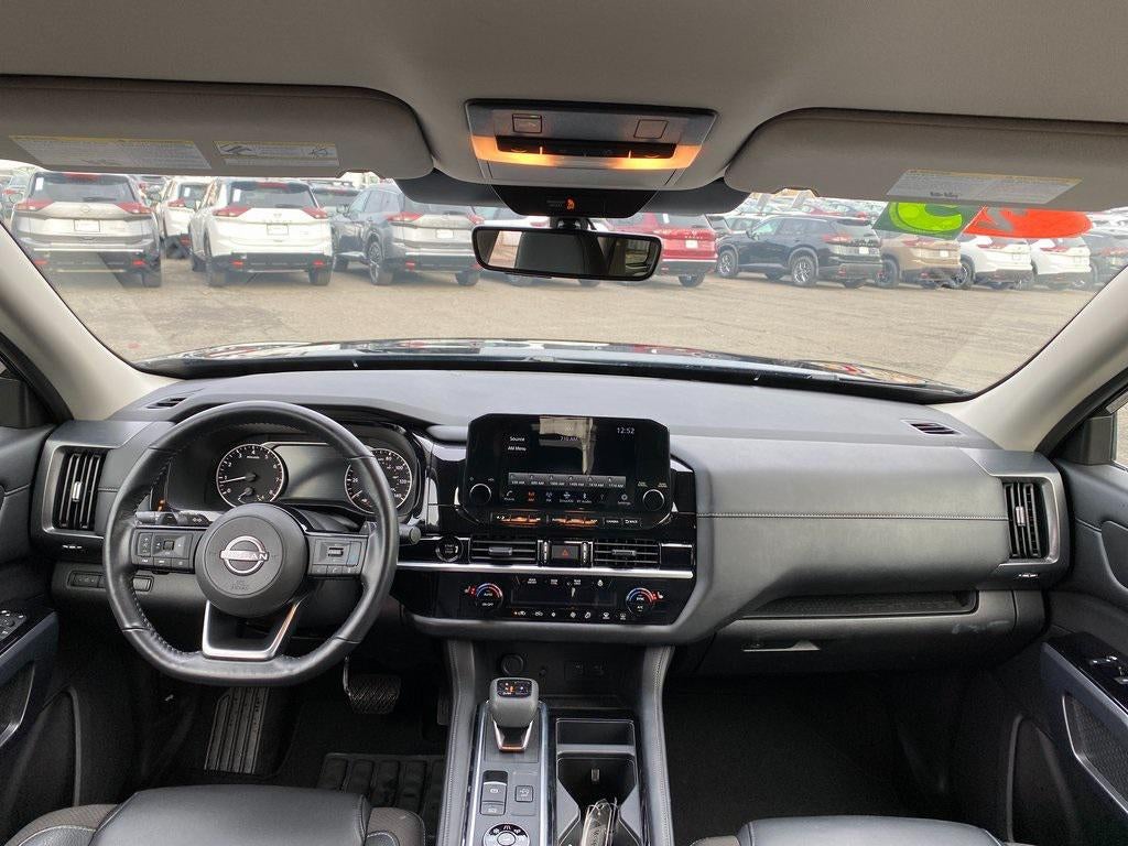 2025 Nissan Pathfinder SL 4WD