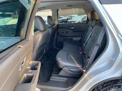 2025 Nissan Pathfinder SL 4WD