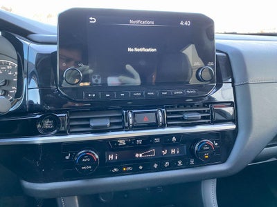 2025 Nissan Pathfinder SL 4WD