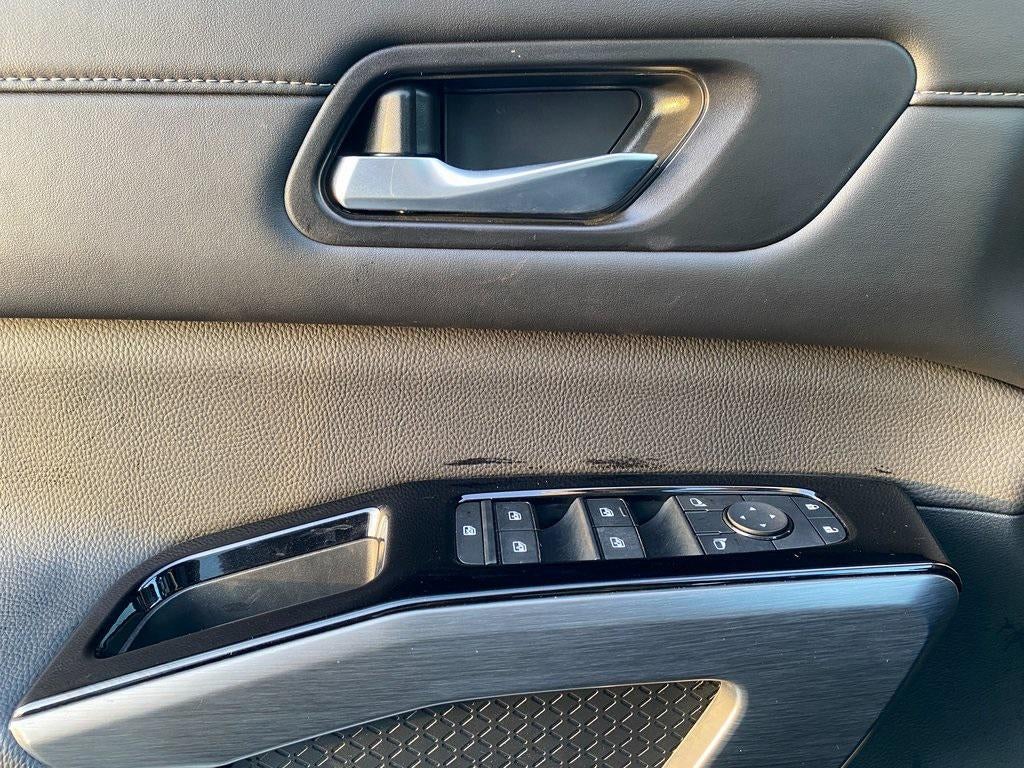 2025 Nissan Pathfinder SL 4WD