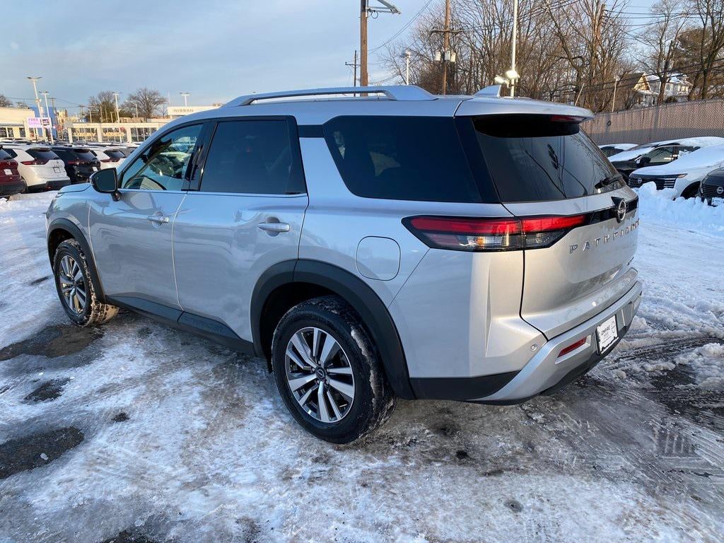 2025 Nissan Pathfinder SL 4WD