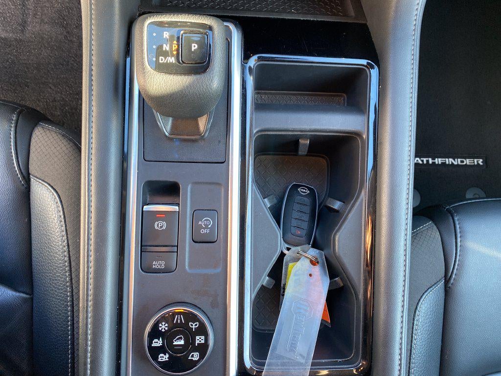 2025 Nissan Pathfinder SL 4WD