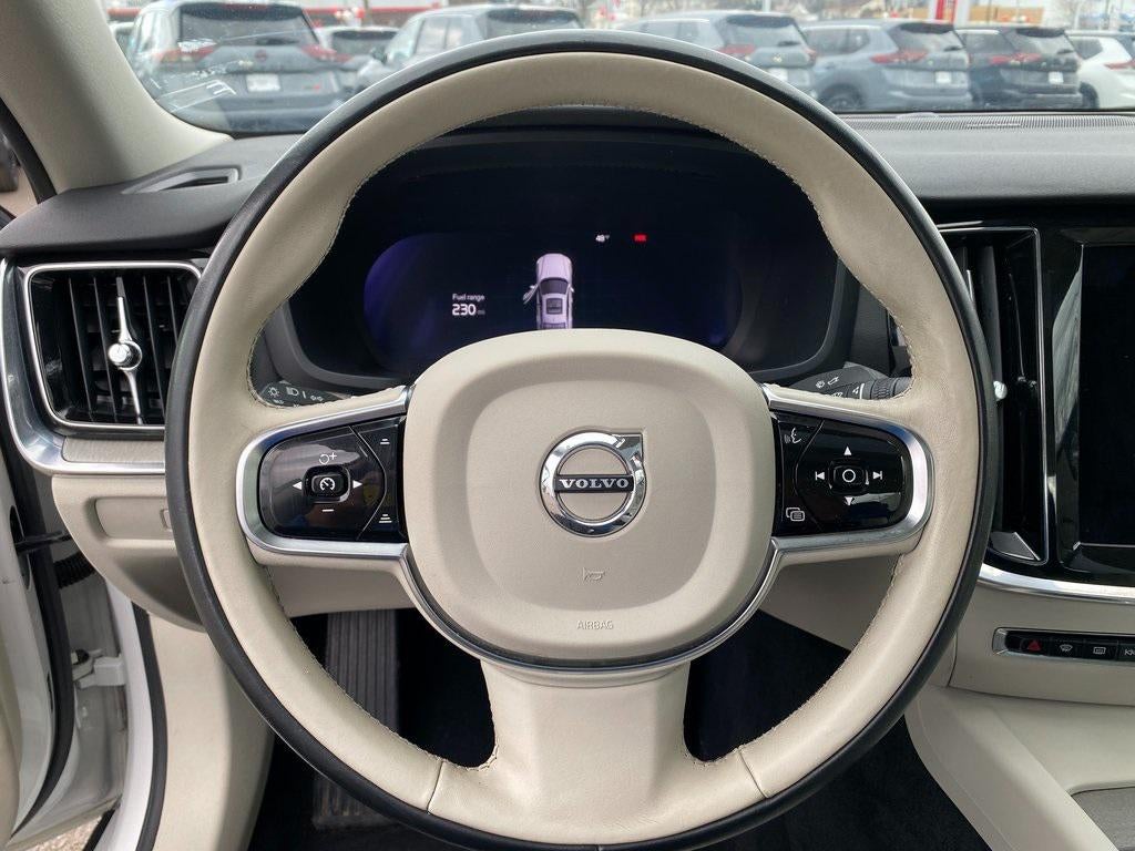 2024 Volvo S60 B5 Plus Dark Theme