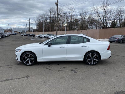 2024 Volvo S60 B5 Plus Dark Theme