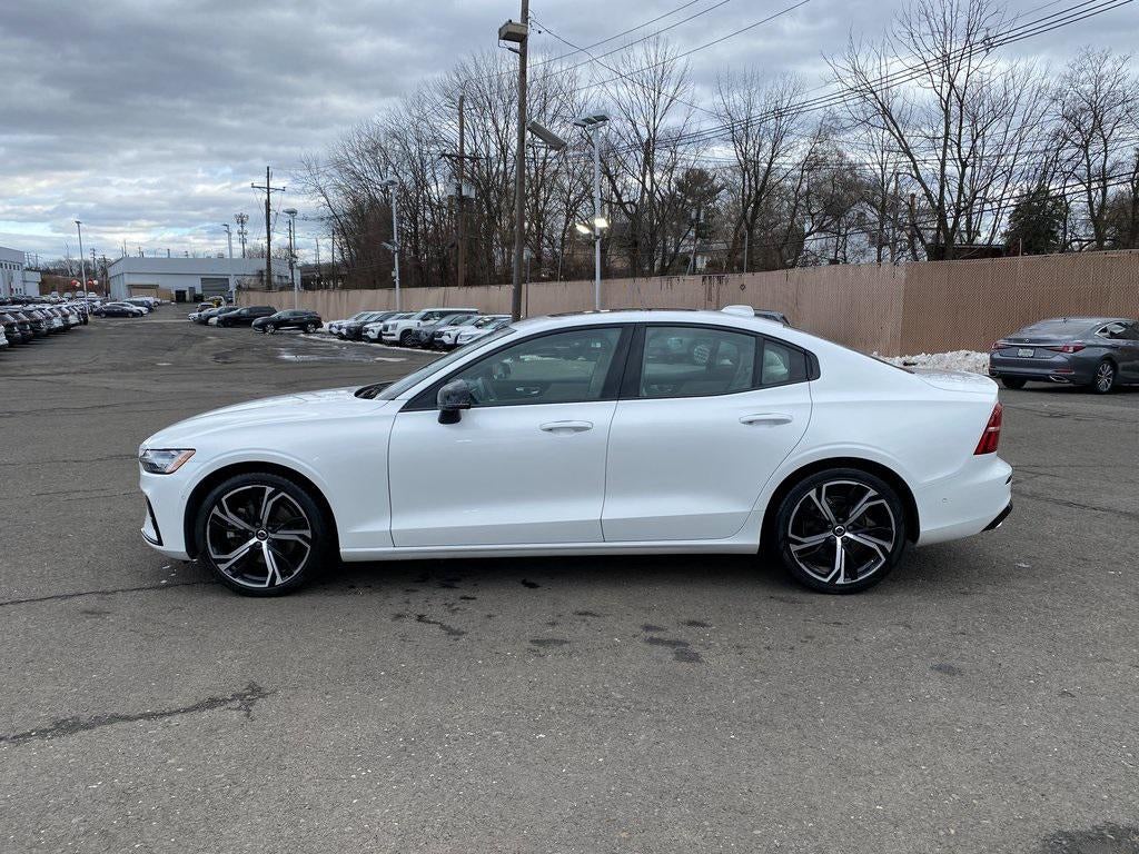 2024 Volvo S60 B5 Plus Dark Theme
