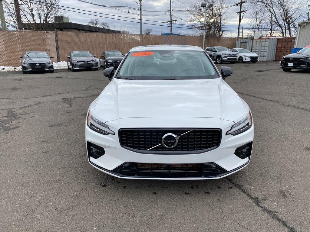 2024 Volvo S60 B5 Plus Dark Theme