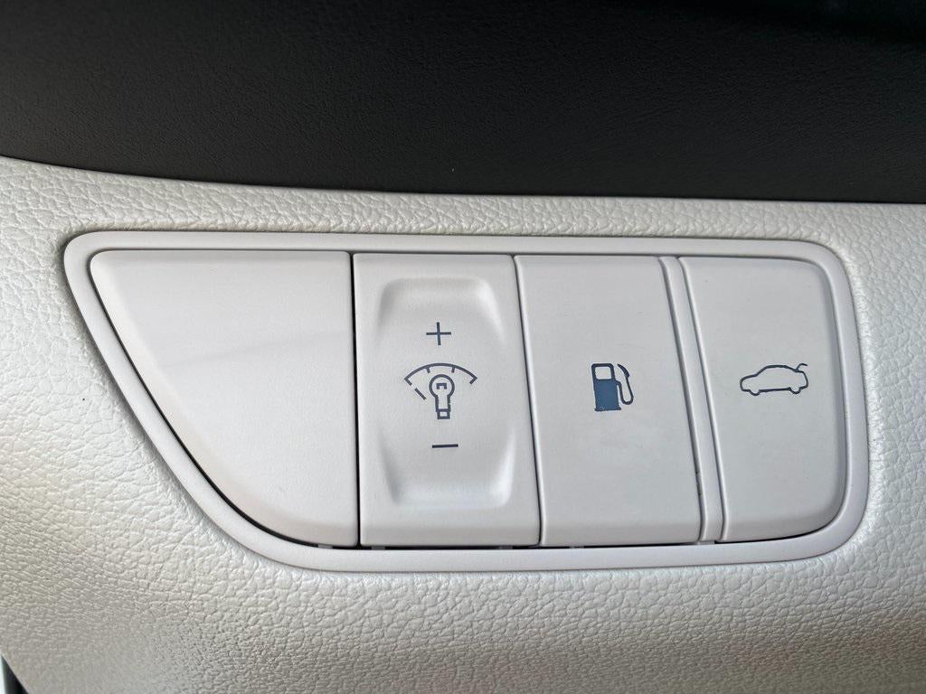 2023 Genesis G70 2.0T RWD