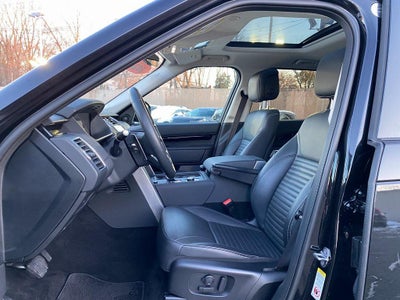 2024 Land Rover Discovery P300 S