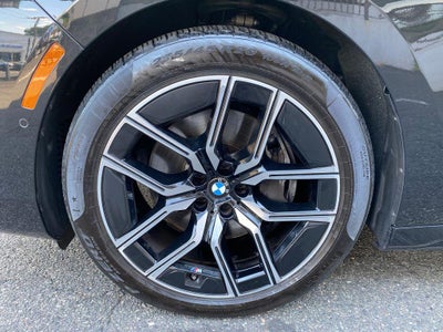 2025 BMW 740i xDrive