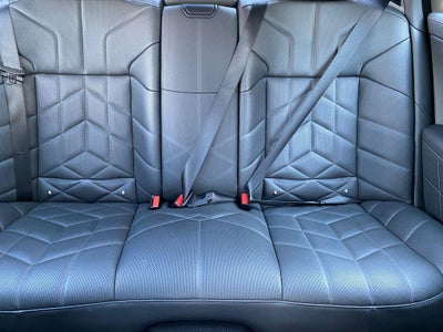 2025 BMW 740i xDrive