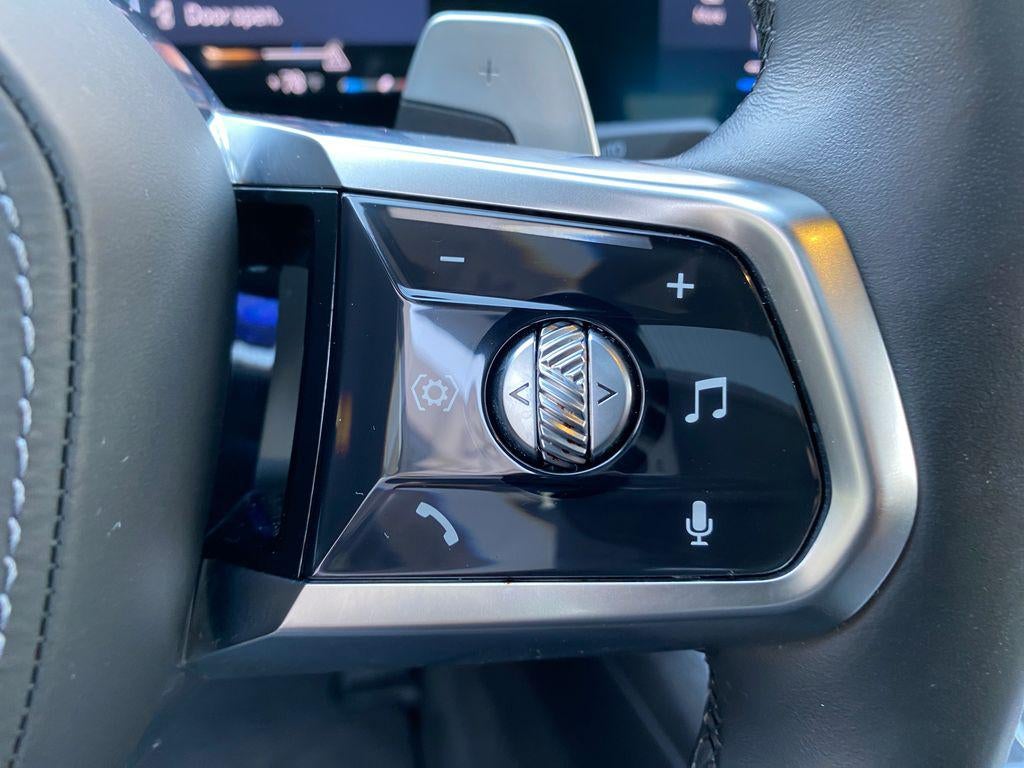 2025 BMW 740i xDrive