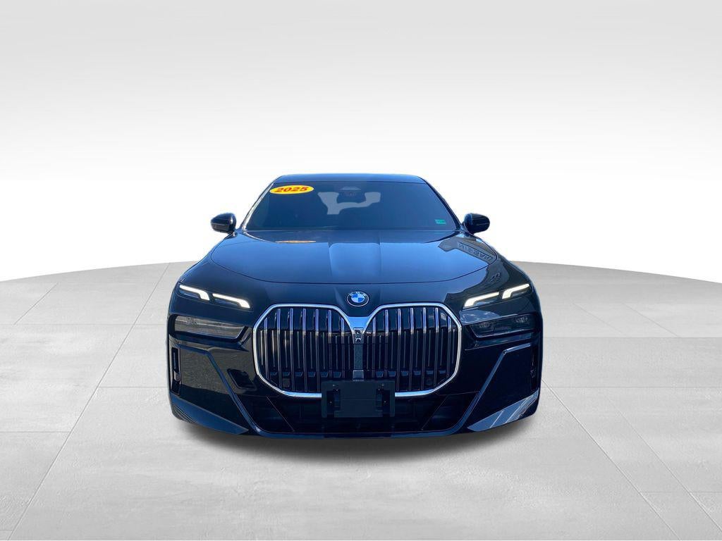 2025 BMW 740i xDrive